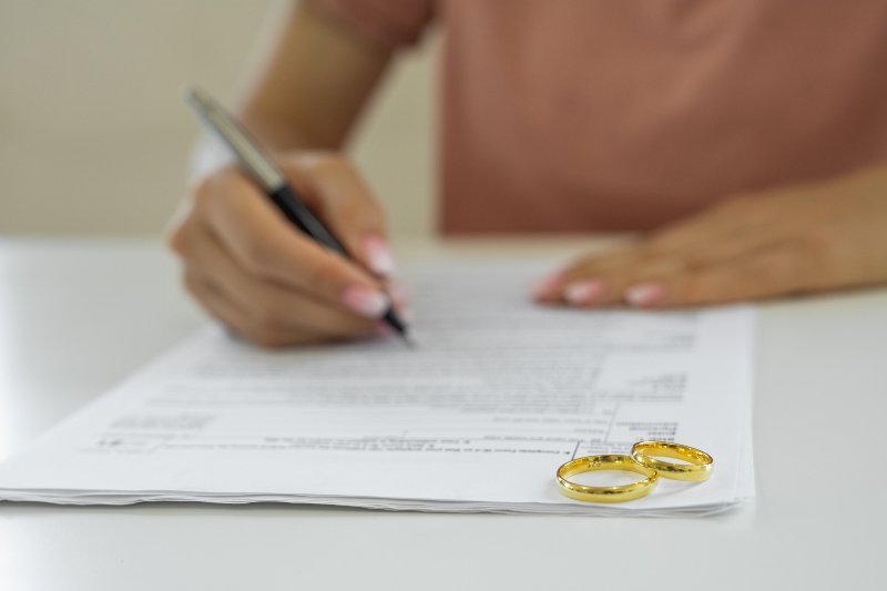 Signing decree of divorce in Ogden, UT